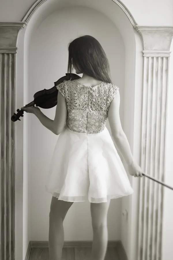 Laura (violin)